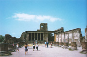 Pompeii-Herculaneum-Oplontis tour with TREDYTOURS: The Palace of Justice in Pompeii 