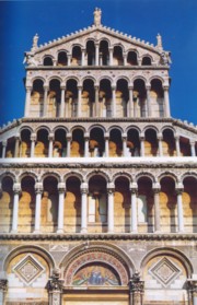 The splendid facade of the cathedral in Pisa